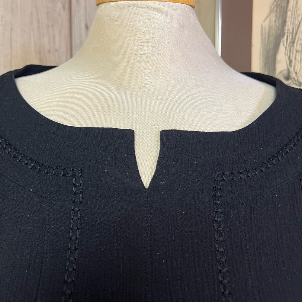 Women's Petite Large Nygard Sport Black Embroidered Top - Picture 3 of 8